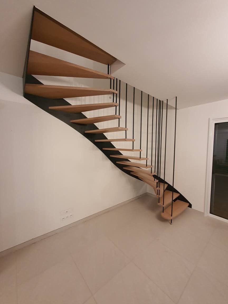 Escalier suspendu intérieur