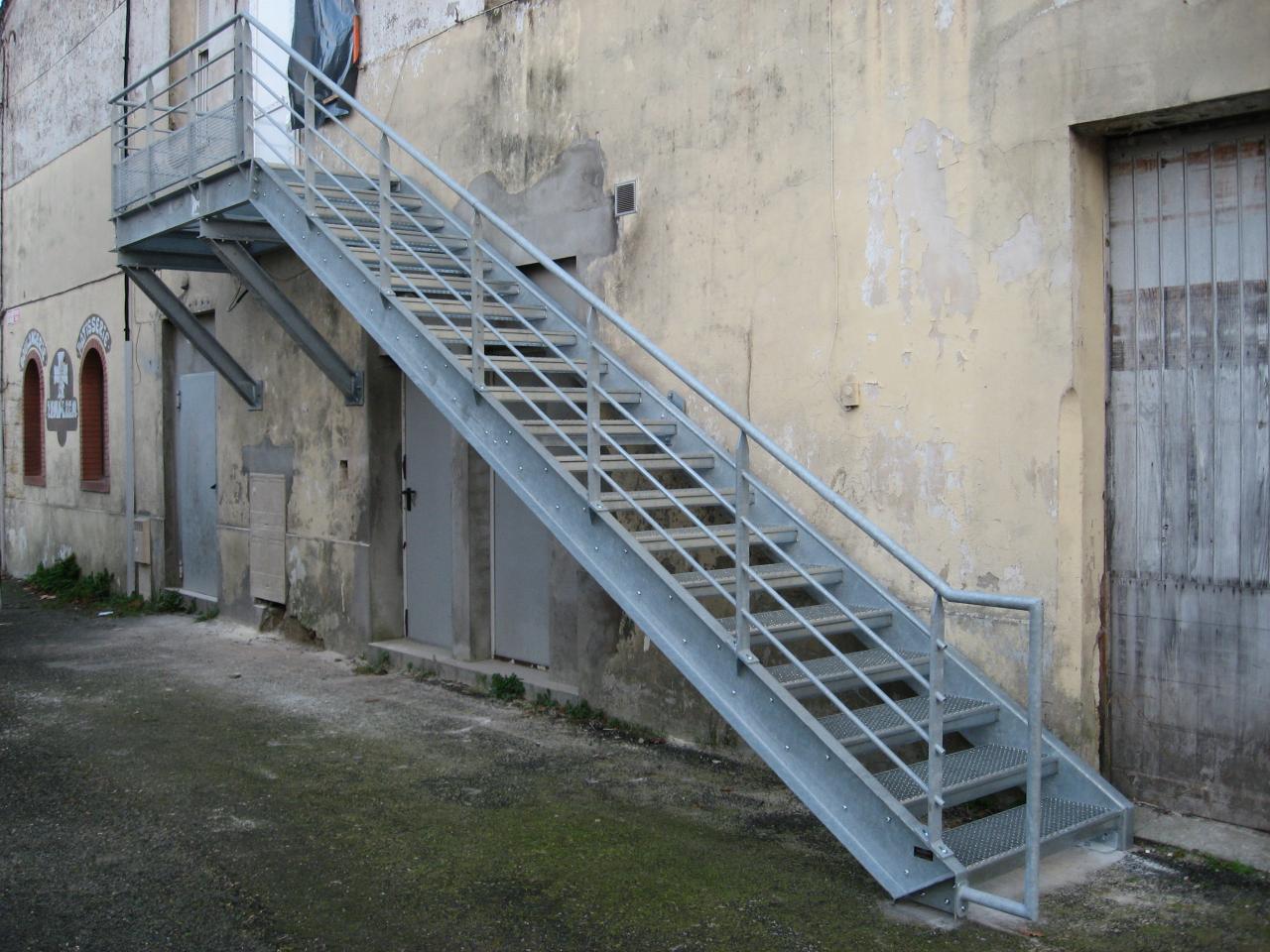 ESCALIER EXTERIEUR