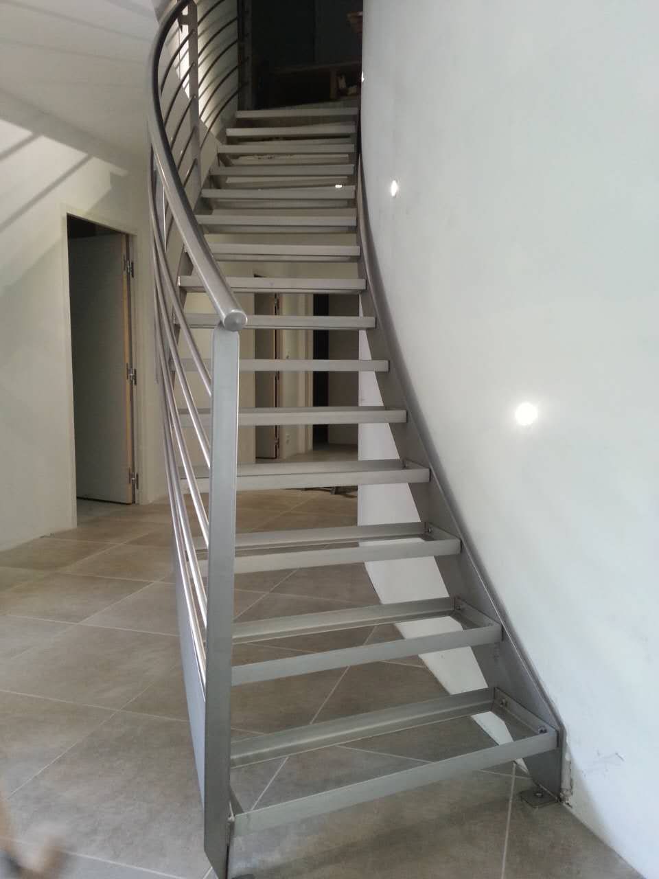 Escalier tournant inox